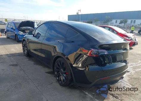 2024 Tesla Model Y Performance Dual Motor All-Wheel Drive from USA, damaged, VIN 7SAYGDEF8RF076845